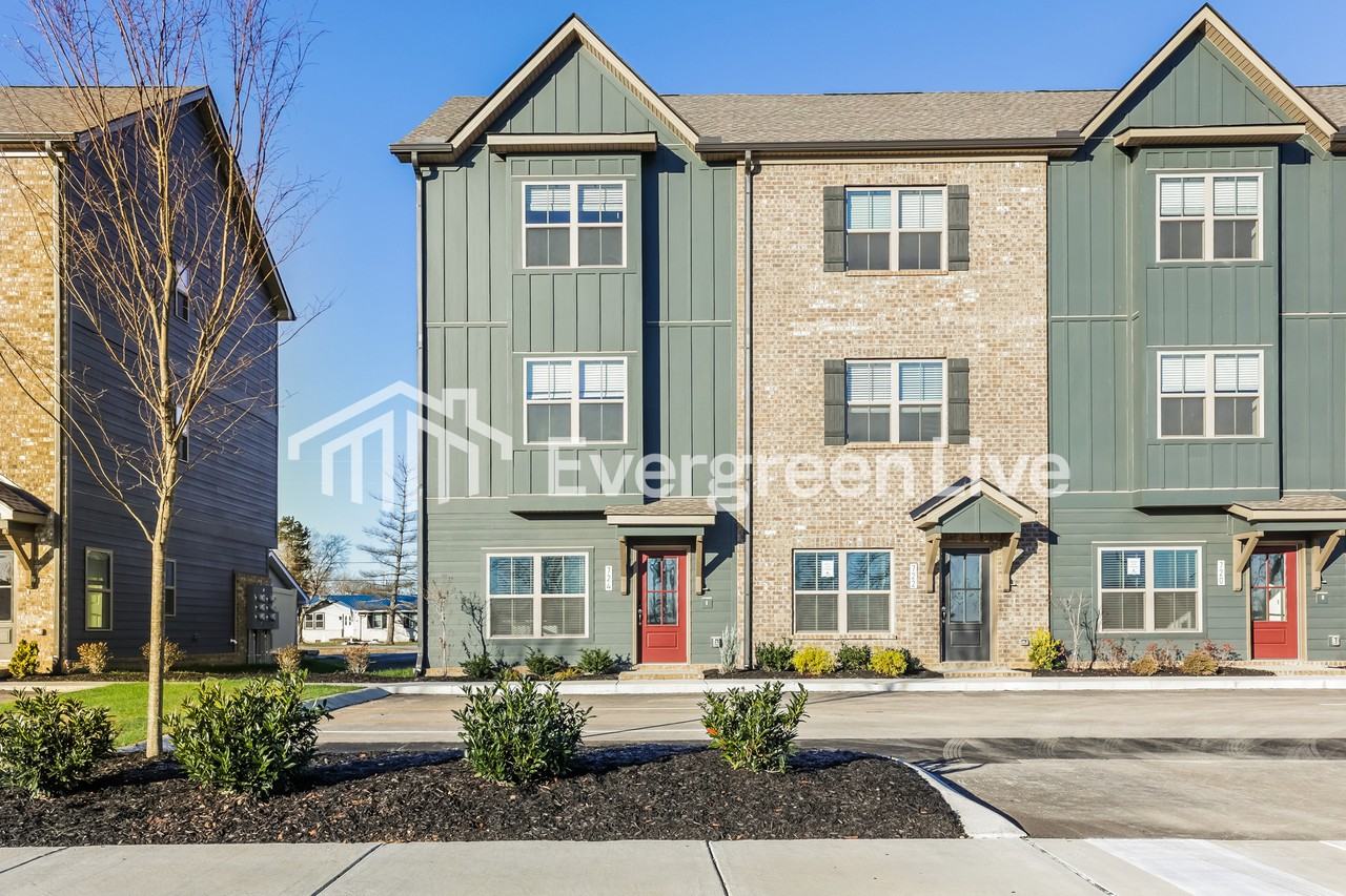 736 Elkins Dr - Photo 5 of 23