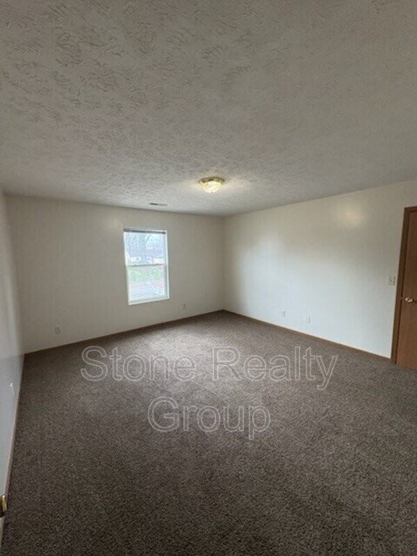 699 N 25th St - Photo 3 of 6