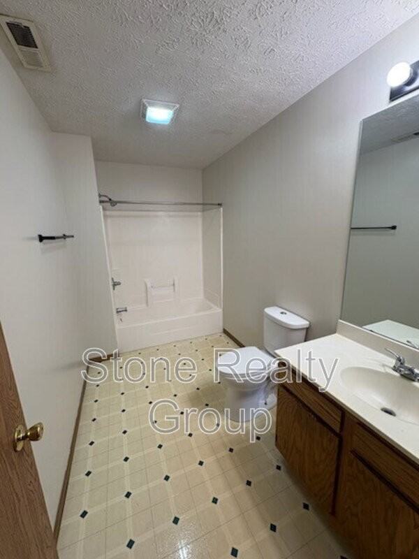 699 N 25th St - Photo 5 of 6