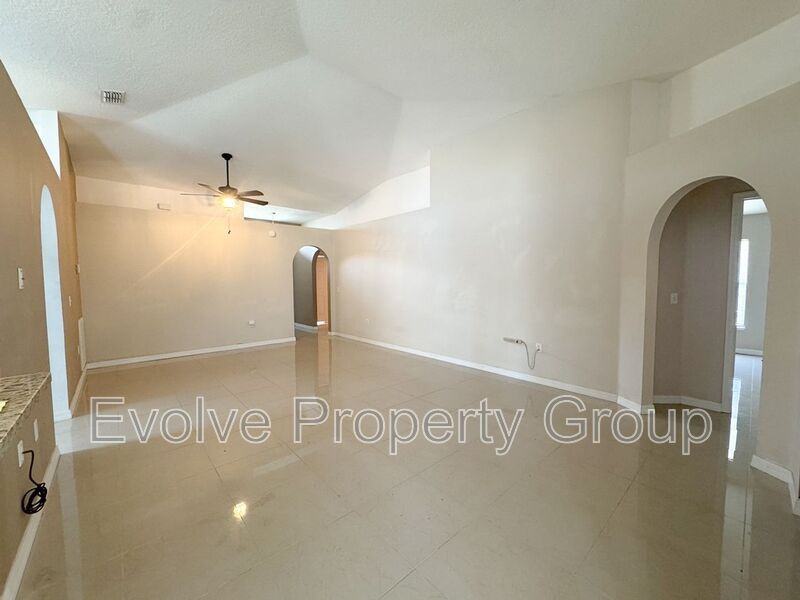 21 Llanes Pl - Photo 4 of 20