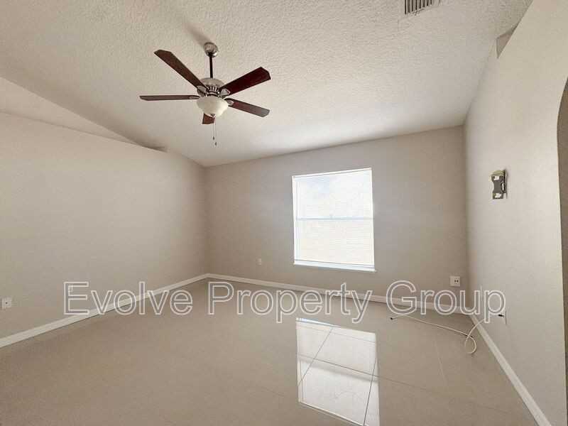 21 Llanes Pl - Photo 4 of 38