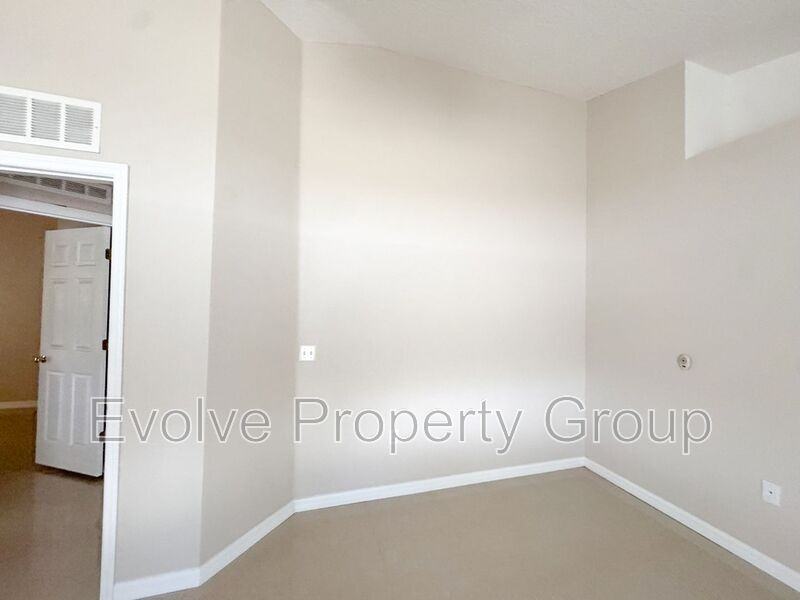 21 Llanes Pl - Photo 7 of 38