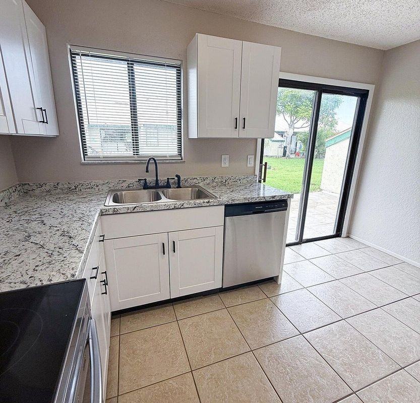 525 Sw Sara Blvd - Photo 6 of 11