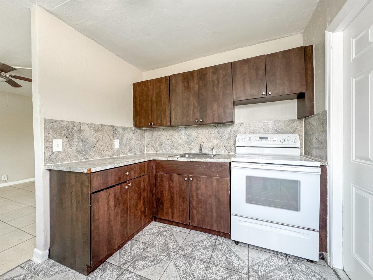 1010 9th Street - Photo 3 of 18