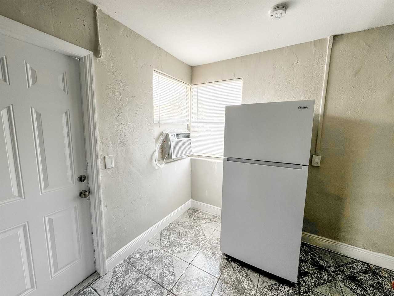 1010 9th Street - Photo 4 of 18