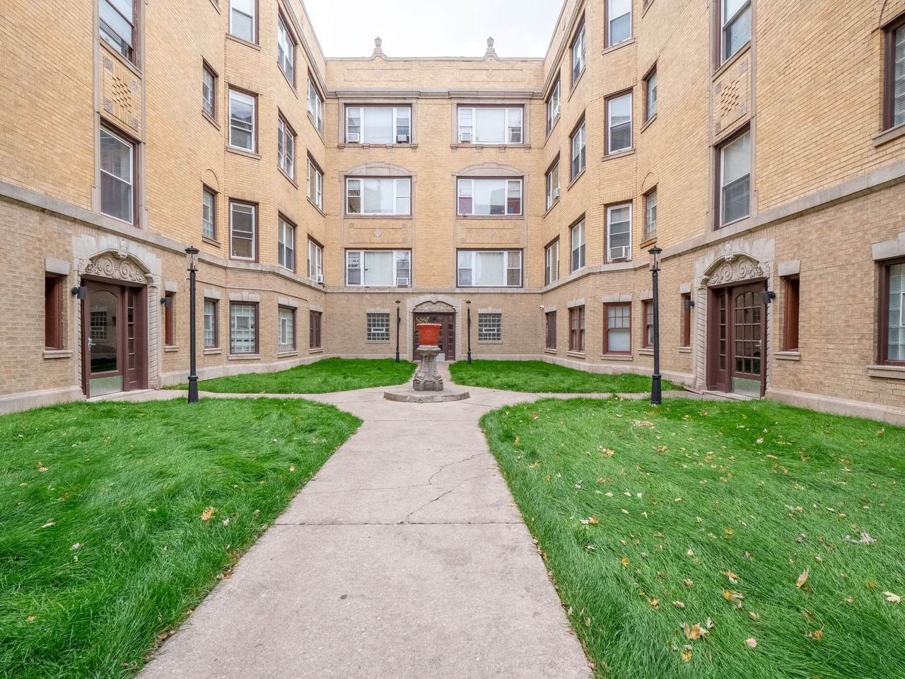7369 N Damen Ave - Photo 2 of 17