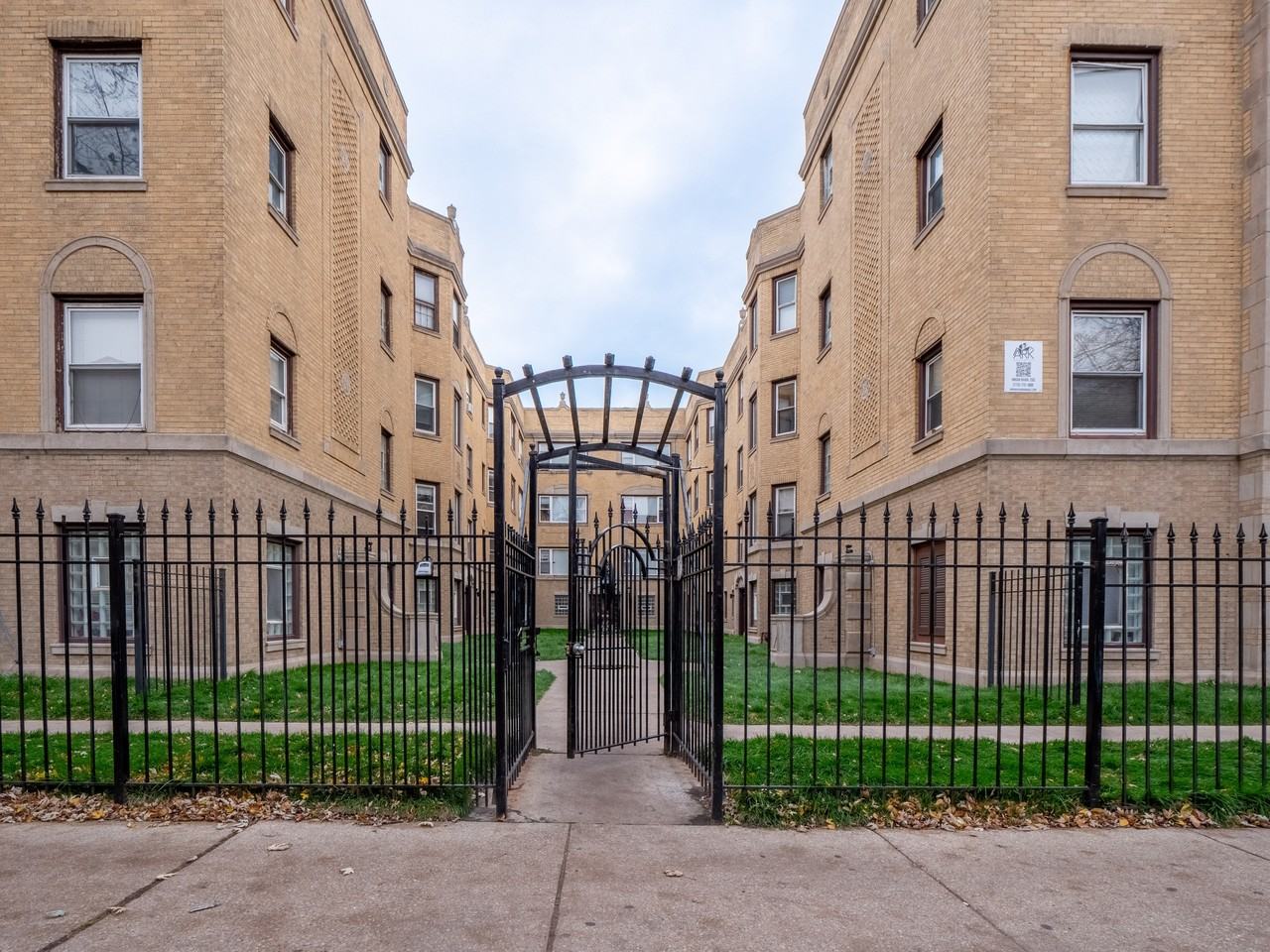 7369 N Damen Ave - Photo 5 of 17