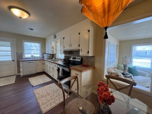 2403 New Holland Pike