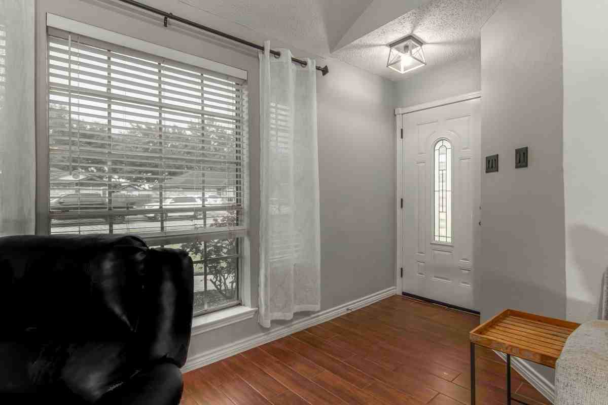 3601 Clover Ln - Photo 5 of 19