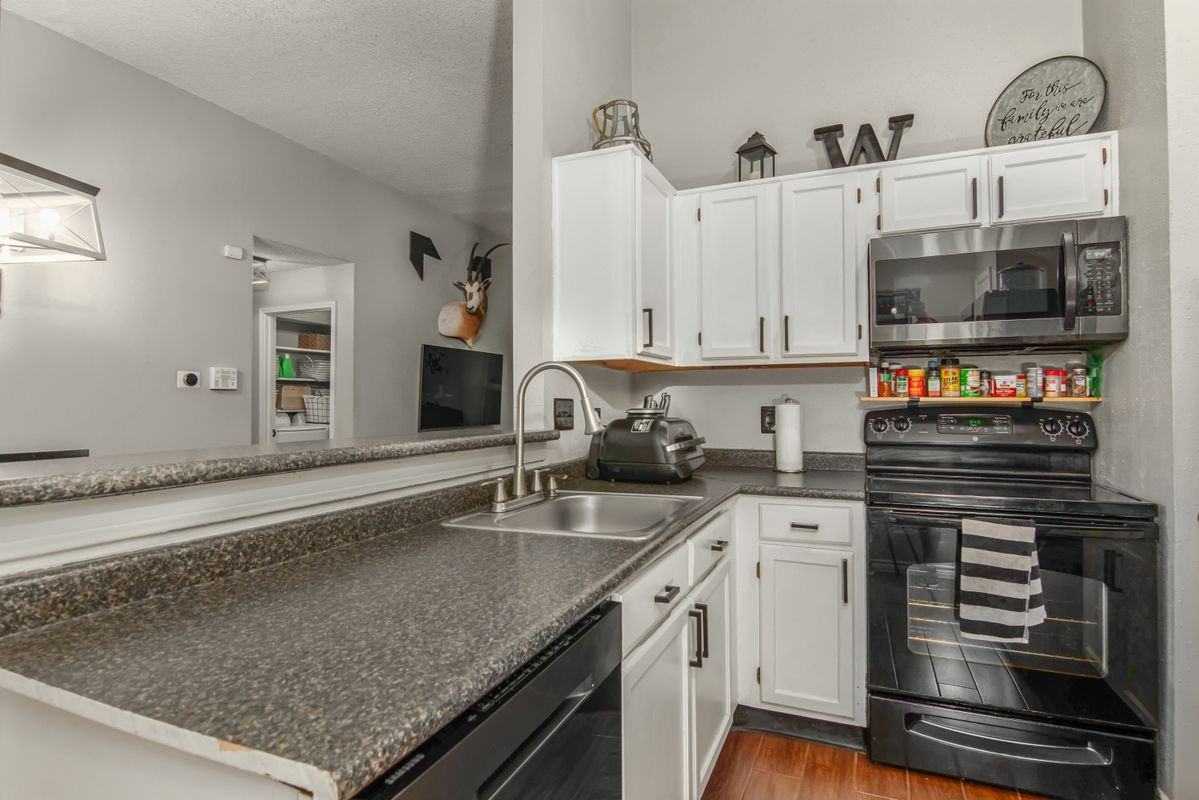 3601 Clover Ln - Photo 6 of 19