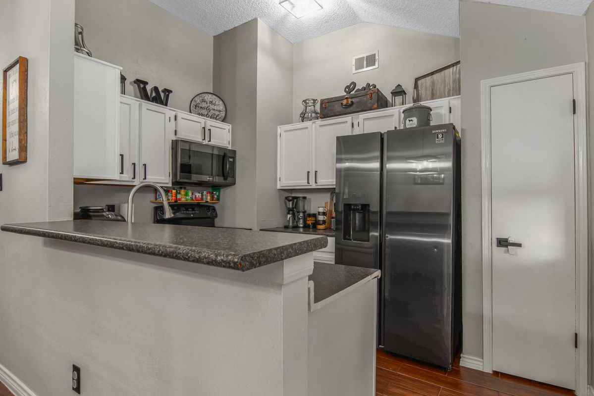 3601 Clover Ln - Photo 7 of 19