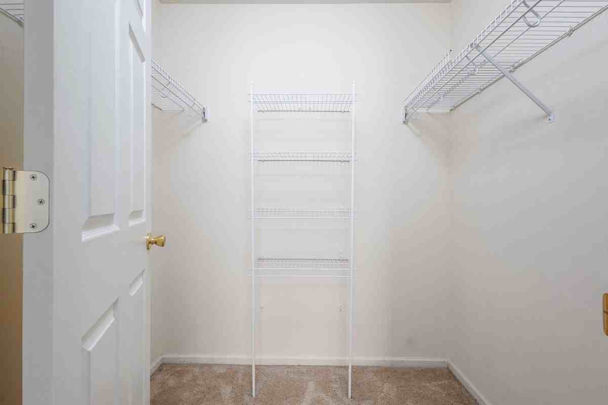 4289 Berkshire Dr - Photo 5 of 15