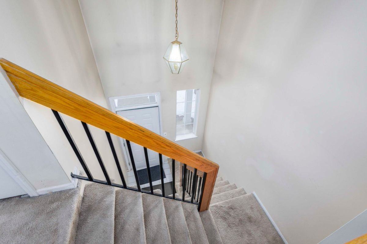 4289 Berkshire Dr - Photo 6 of 15