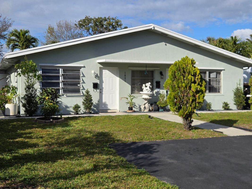 1021 Sw 32nd Ct - Photo 2 of 10