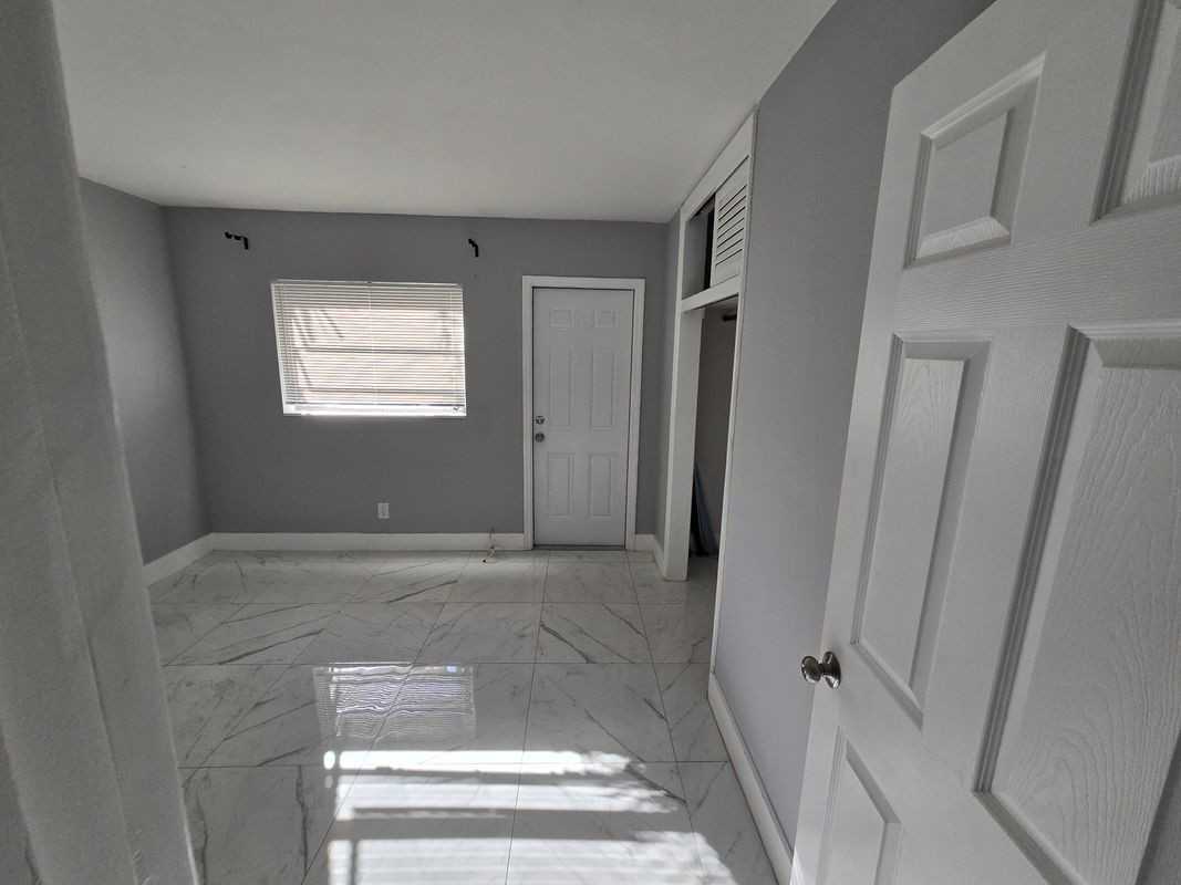 1021 Sw 32nd Ct - Photo 6 of 10