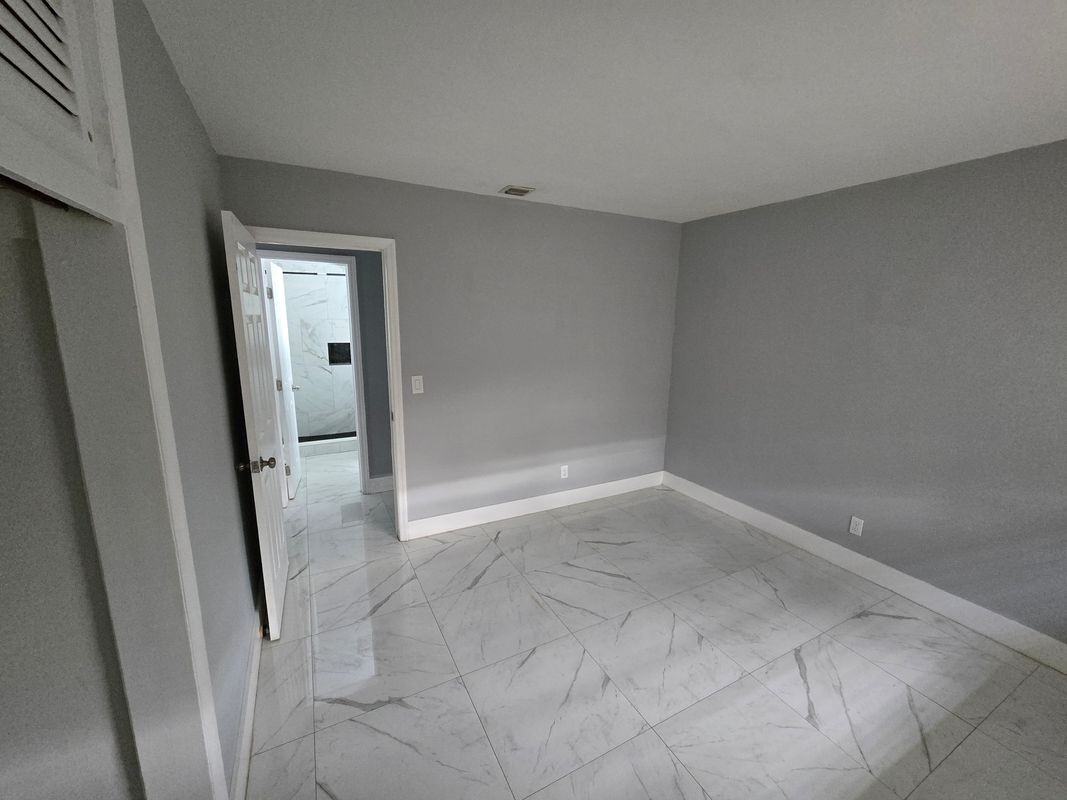 1021 Sw 32nd Ct - Photo 7 of 10