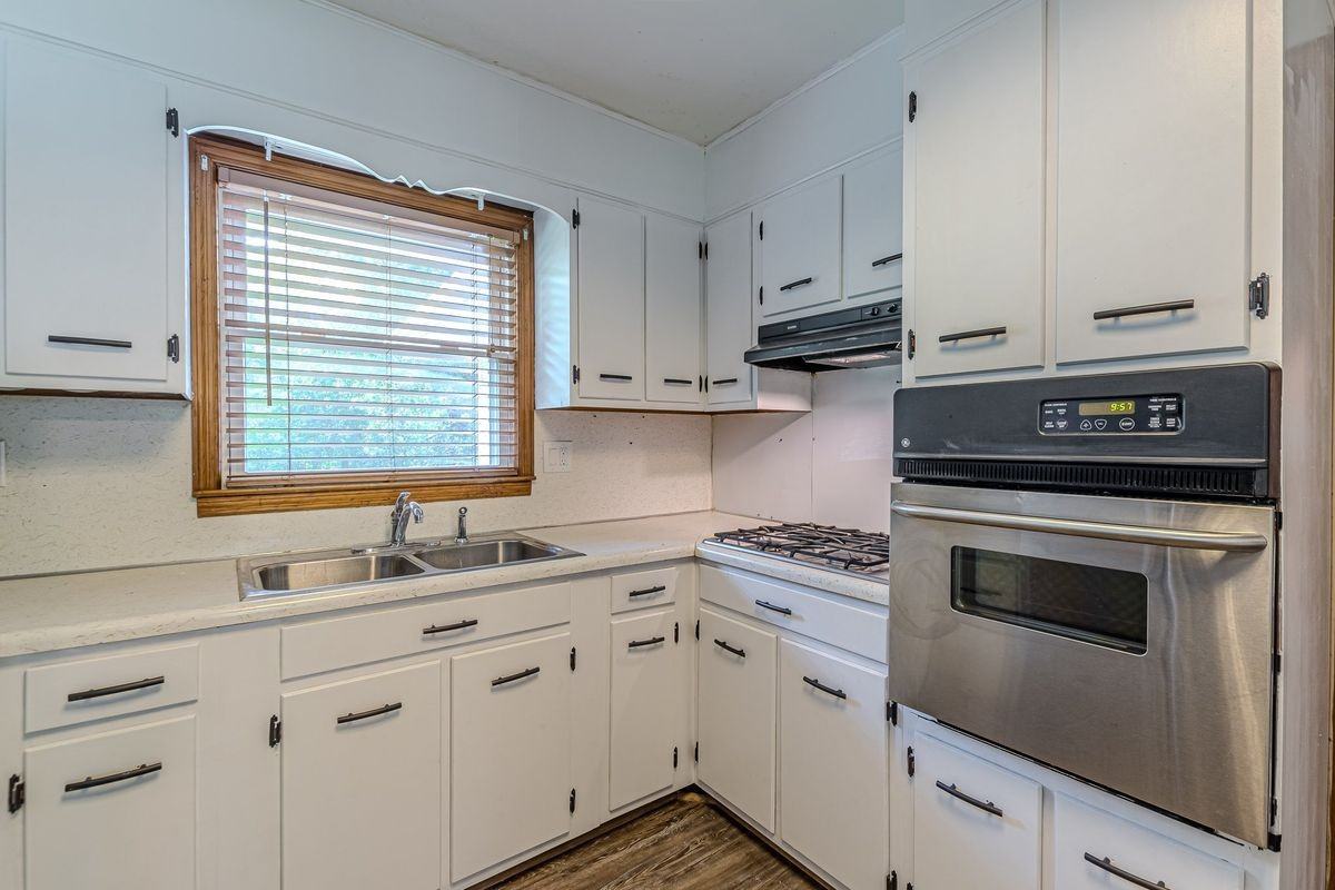 3920 Cliftondale Pl - Photo 2 of 40