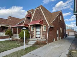 featured image of 6120 Middlesex St