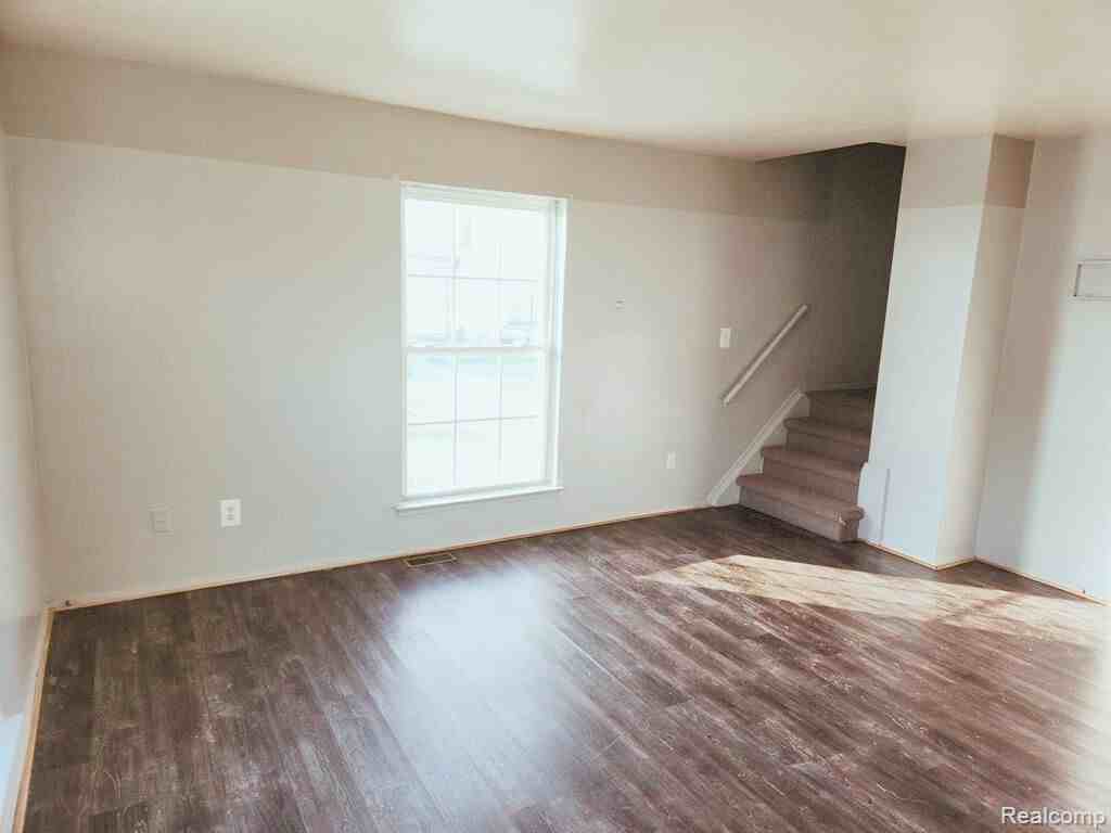 8904 Shawn Dr - Photo 7 of 14