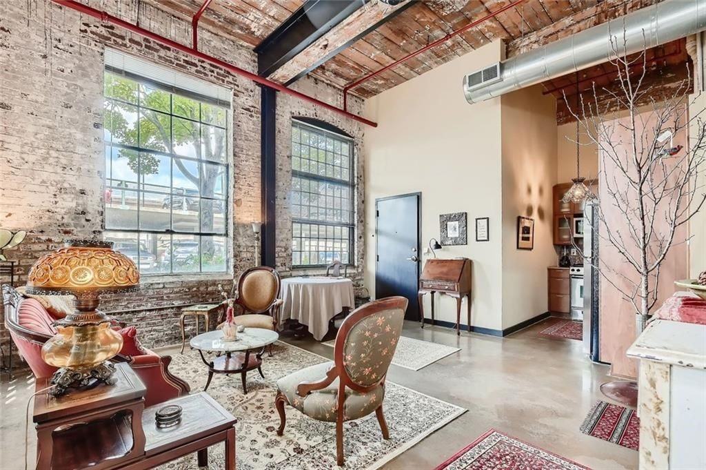 170 Boulevard Se - Photo 3 of 11