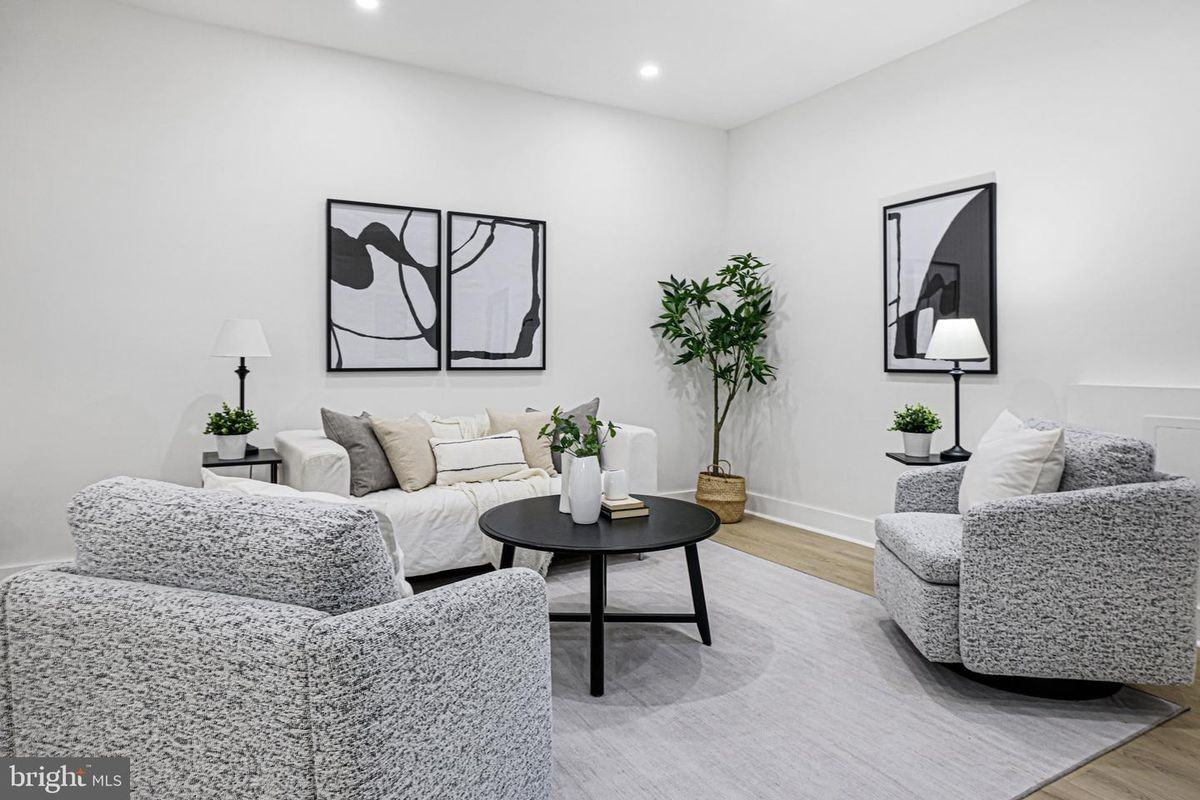 616 Kenyon St Nw ##3 - Photo 2 of 22