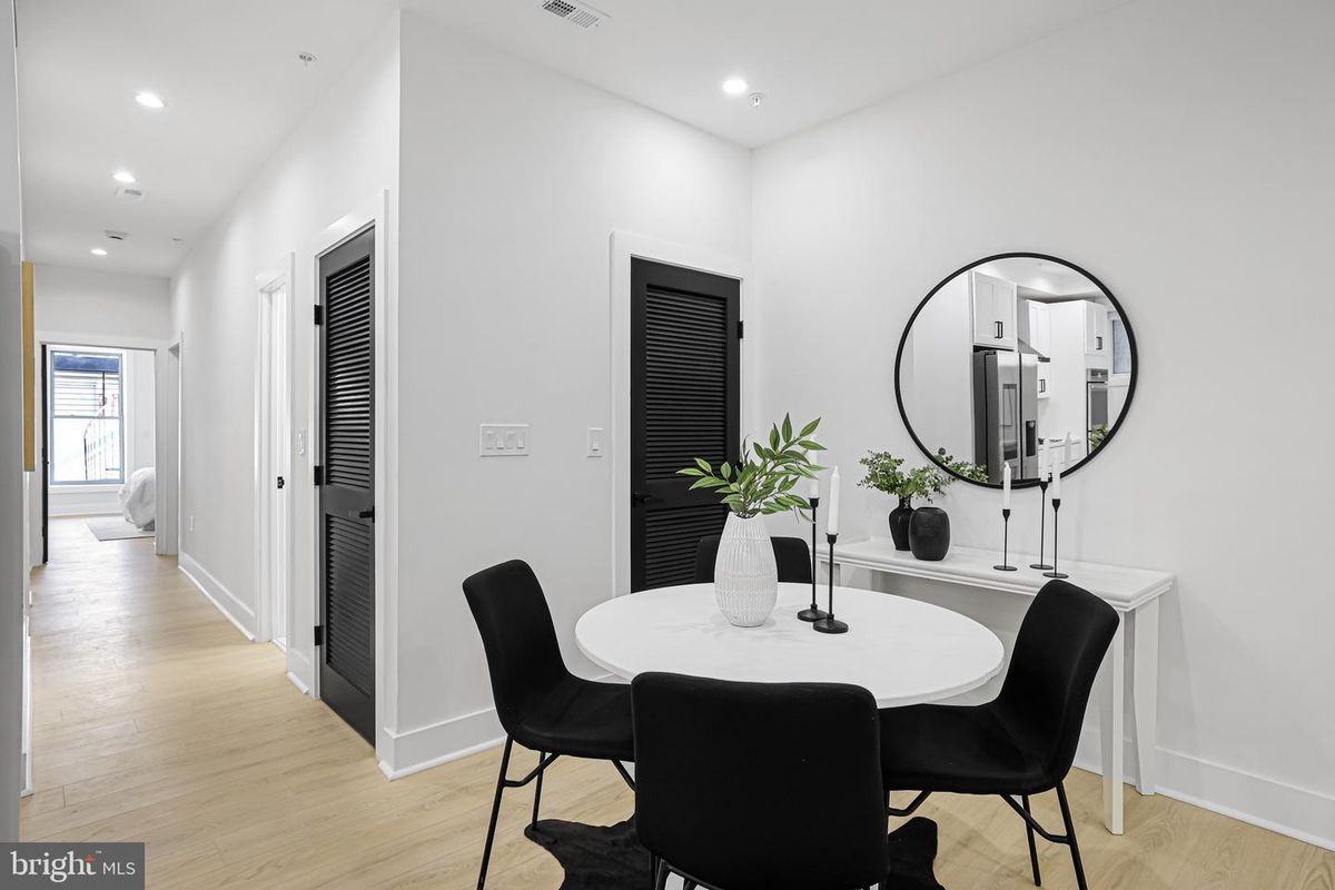 616 Kenyon St Nw ##3 - Photo 3 of 22