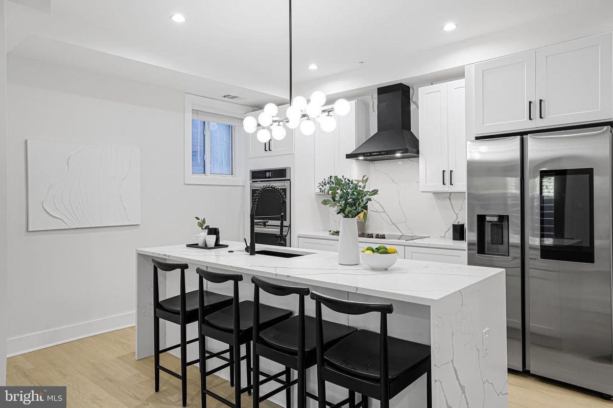 616 Kenyon St Nw ##3 - Photo 6 of 22