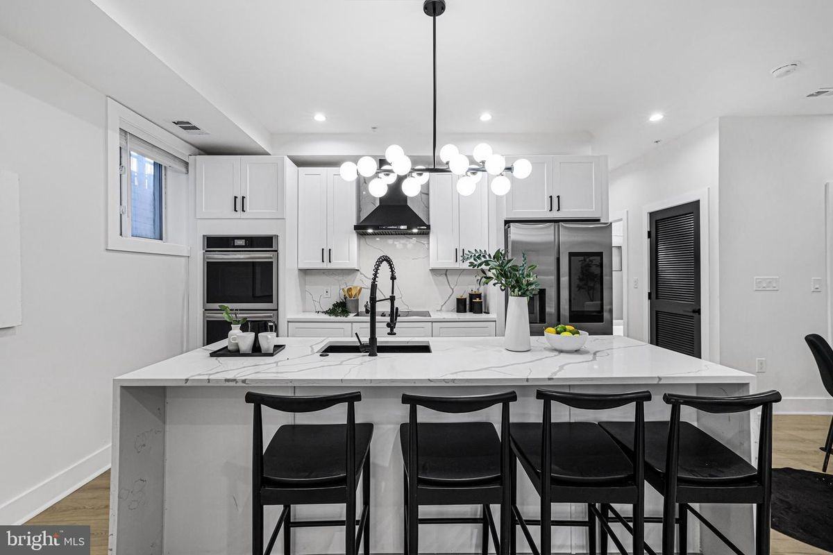 616 Kenyon St Nw ##3 - Photo 7 of 22