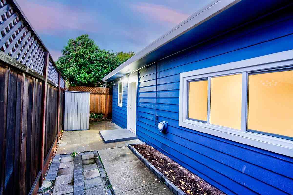 1351 Eastshore Dr - Photo 2 of 25