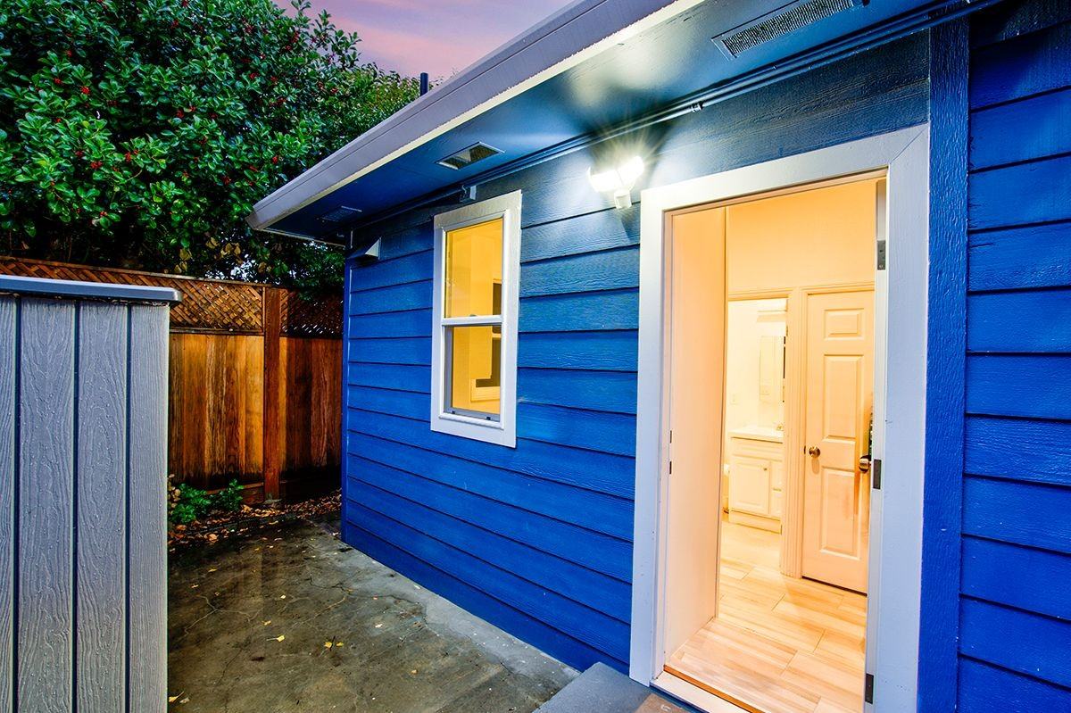 1351 Eastshore Dr - Photo 3 of 25