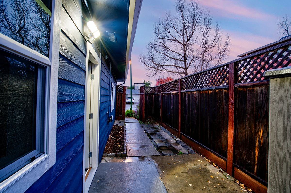 1351 Eastshore Dr - Photo 4 of 25