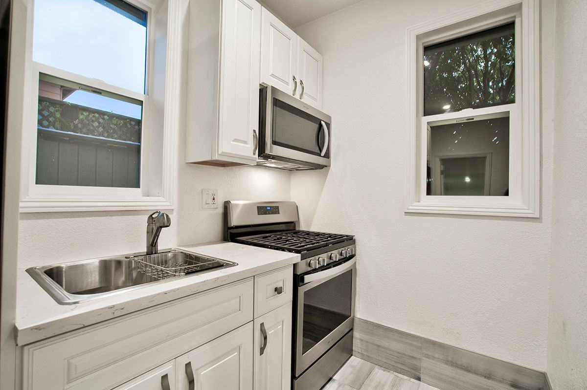 1351 Eastshore Dr - Photo 5 of 25