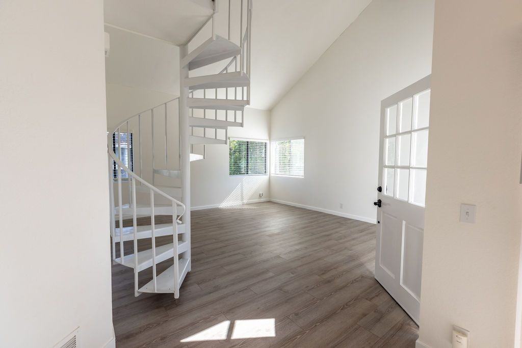 47 Clover Ln - Photo 2 of 3