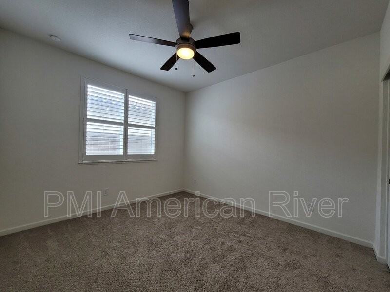 708 Gentle Breeze Way - Photo 2 of 37