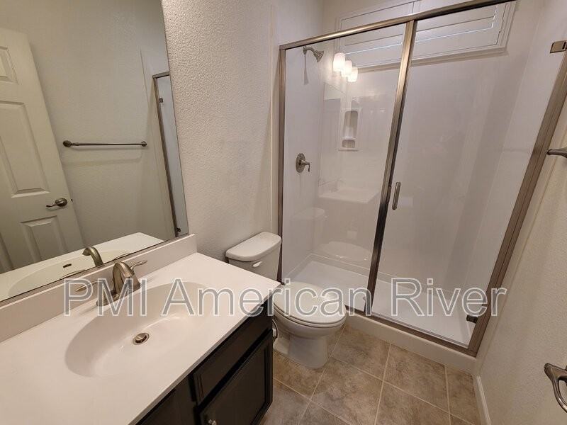 708 Gentle Breeze Way - Photo 3 of 37