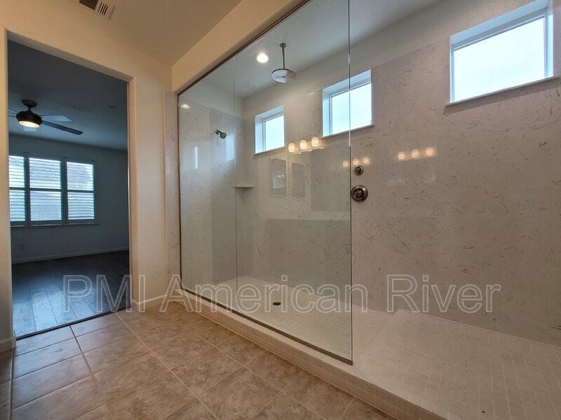 708 Gentle Breeze Way - Photo 6 of 37