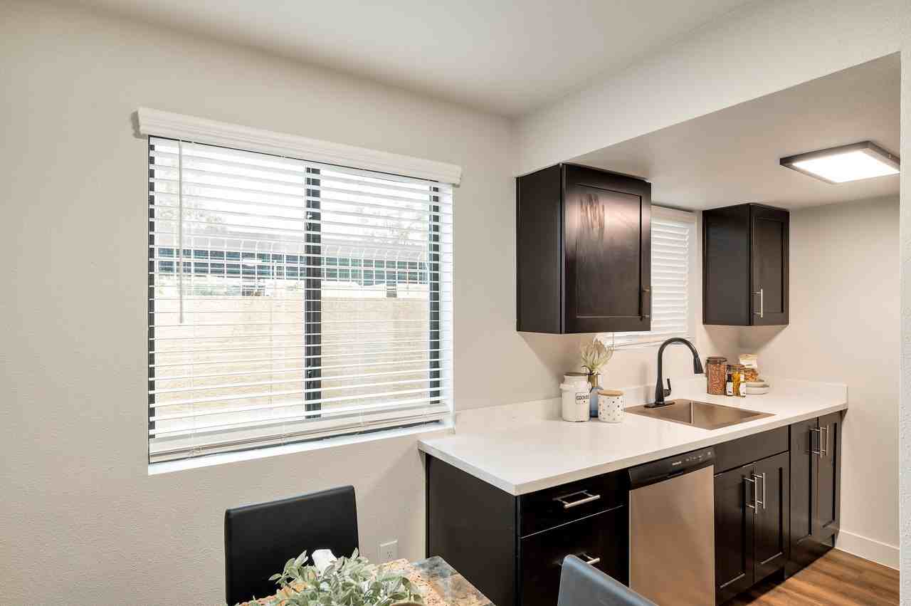 1827 East Lemon Street - Photo 6 of 33