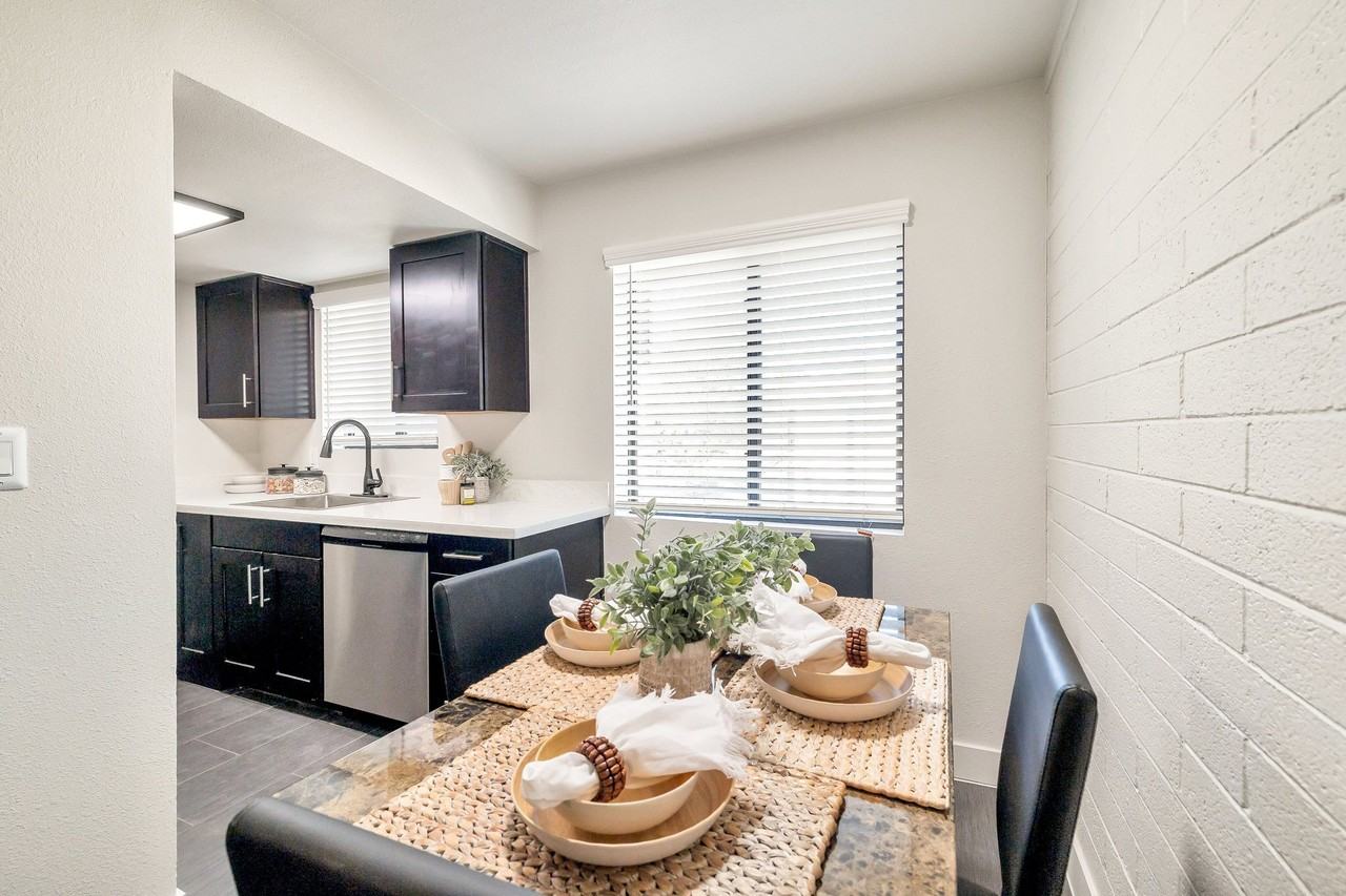 1827 East Lemon Street - Photo 7 of 33