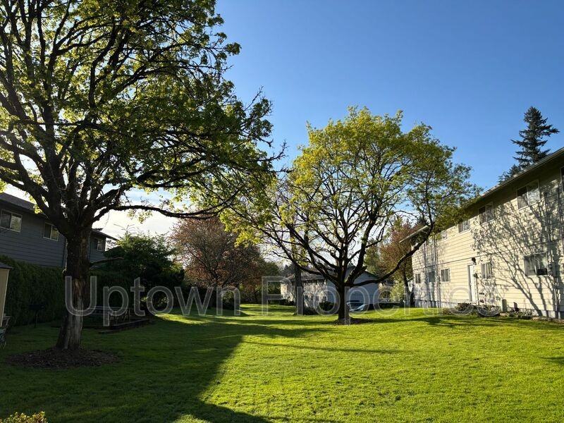 1420 Sw Bertha Blvd #C5 - Photo 2 of 12