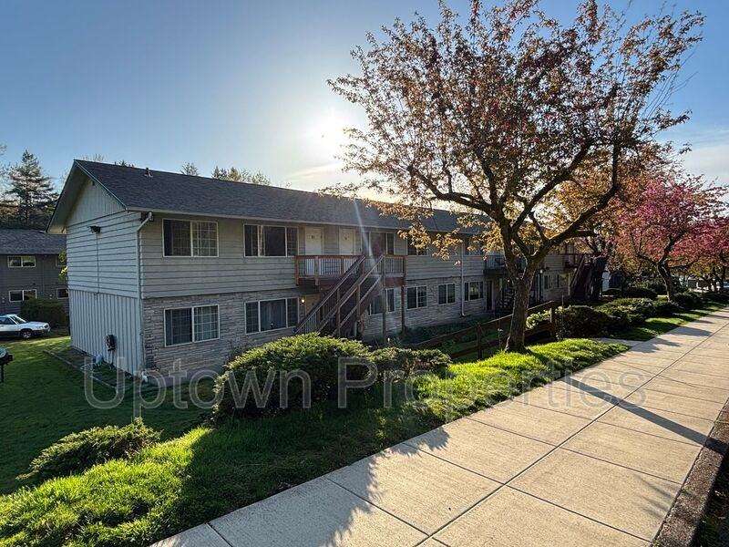 1420 Sw Bertha Blvd #C5 - Photo 4 of 12