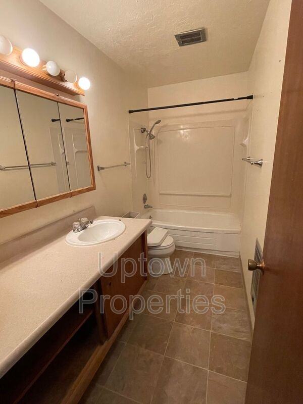 1420 Sw Bertha Blvd #C5 - Photo 7 of 12