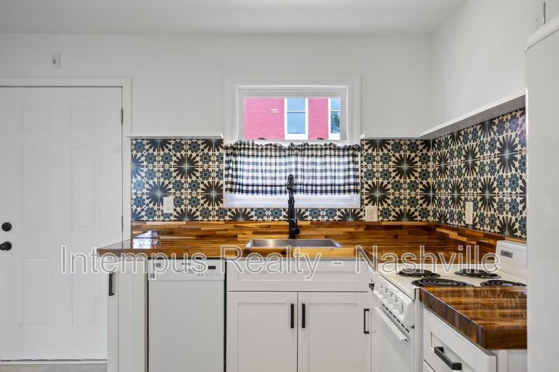 910 Shelby Ave #204 - Photo 4 of 11