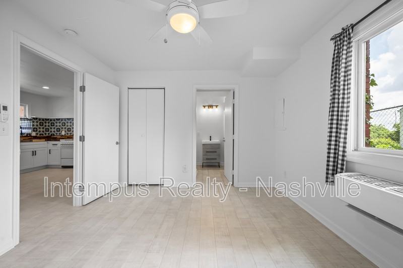 910 Shelby Ave #204 - Photo 6 of 11