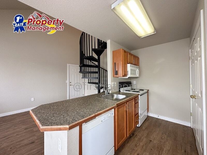 250 W Mallard Dr #204 - Photo 6 of 24