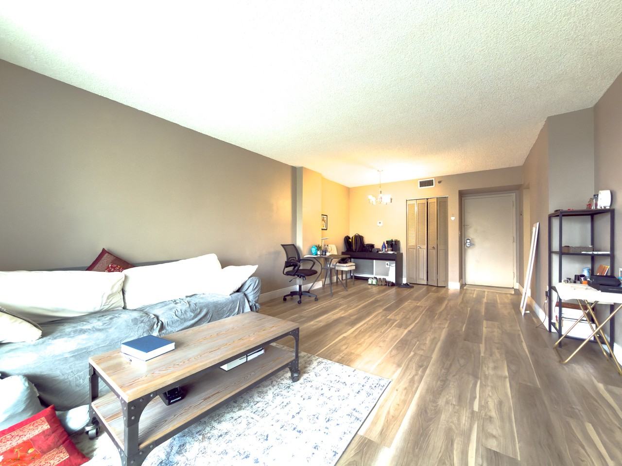 919 Hillcrest Drive #511 - Photo 5 of 16