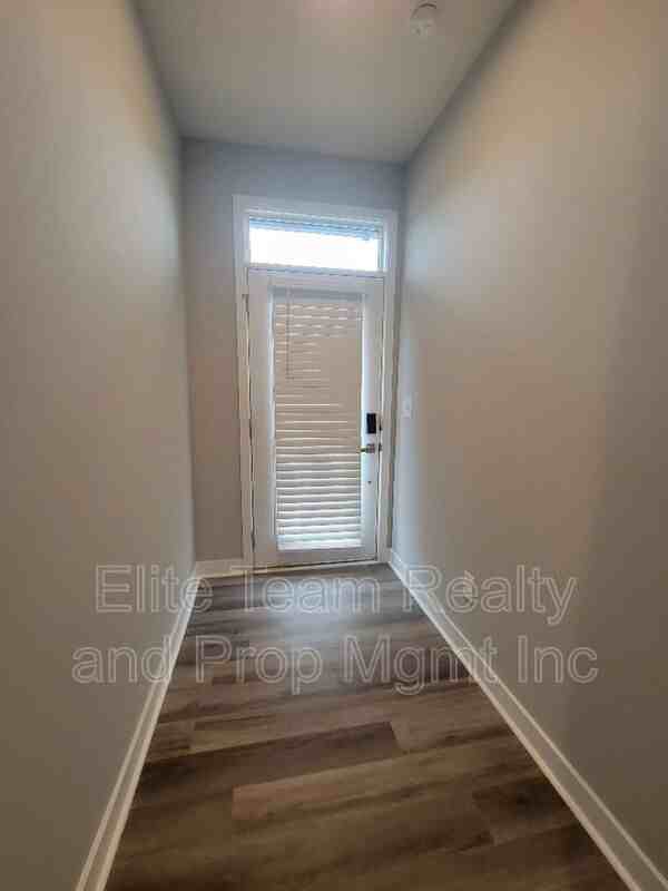 3633 S Tryon St - Photo 5 of 50