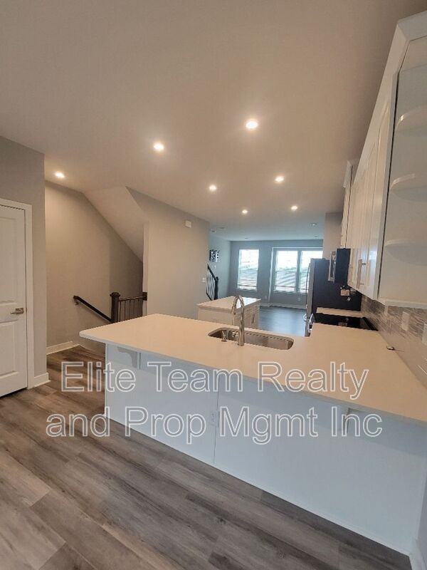 3633 S Tryon St - Photo 7 of 50