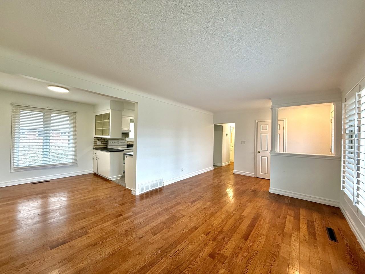 90 Rochelle Dr - Photo 3 of 10