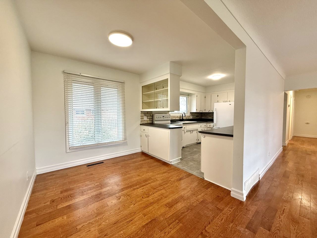 90 Rochelle Dr - Photo 6 of 10