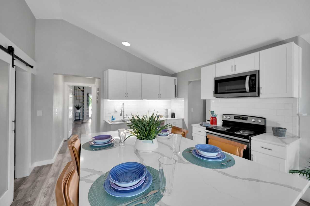 2261 Marlboro Drive - Photo 2 of 36